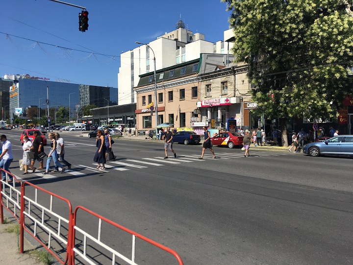 Trecere pietonală lungăstrada Ismail din Chișinău civic